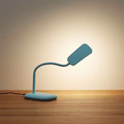 Eingeschaltene PRIMO II LED-Tischleuchte hellblau, Licht seitlich