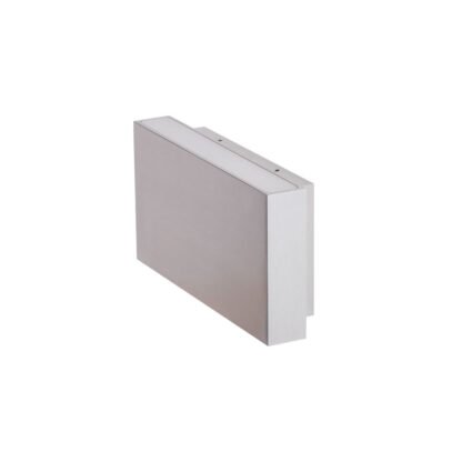 Die alufarbige BOX2 LED-Wandlampe für In- und Outdoor hat 1300 Lumen und 2700 Kelvin, dimmbar mittels geeignetem Wanddimmer. Lichtabstrahlung nach oben und unten.
