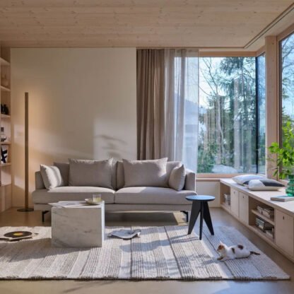Milieuaufnahme LIGA LED-Stehleuchte im Wohnzimmer