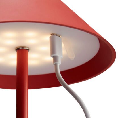 Ansicht Anschluss USB-C der CARPI LED-Tischlampe orange mit Akku von mondilux
