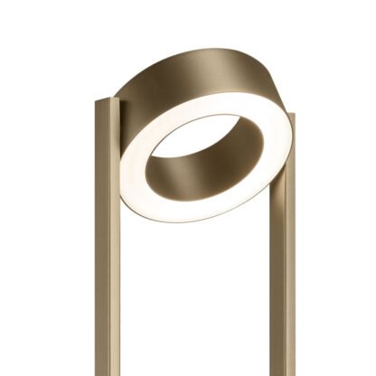 Detailansicht drehbarer Reflektor der WEGA-S LED-Stehleuchte in effekt bronze mit Licht direkt und indirekt von Knapstein Germany